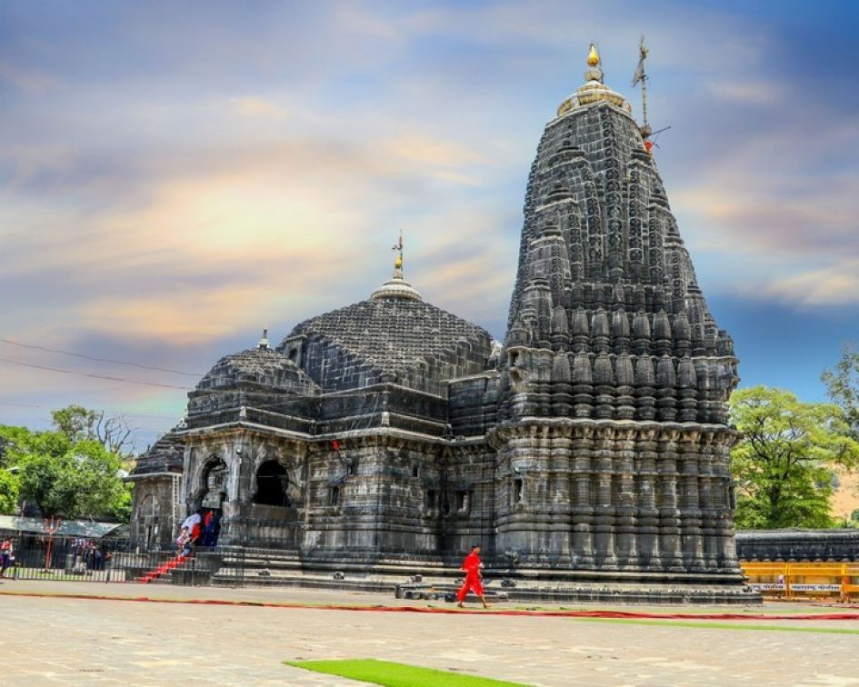 What is the story behind Shree Trimbakeshwar Jyotirlinga
Trimbakeshwar Jyotirlinga Temple
Shree Tryambakeshwar Shiva Mandir